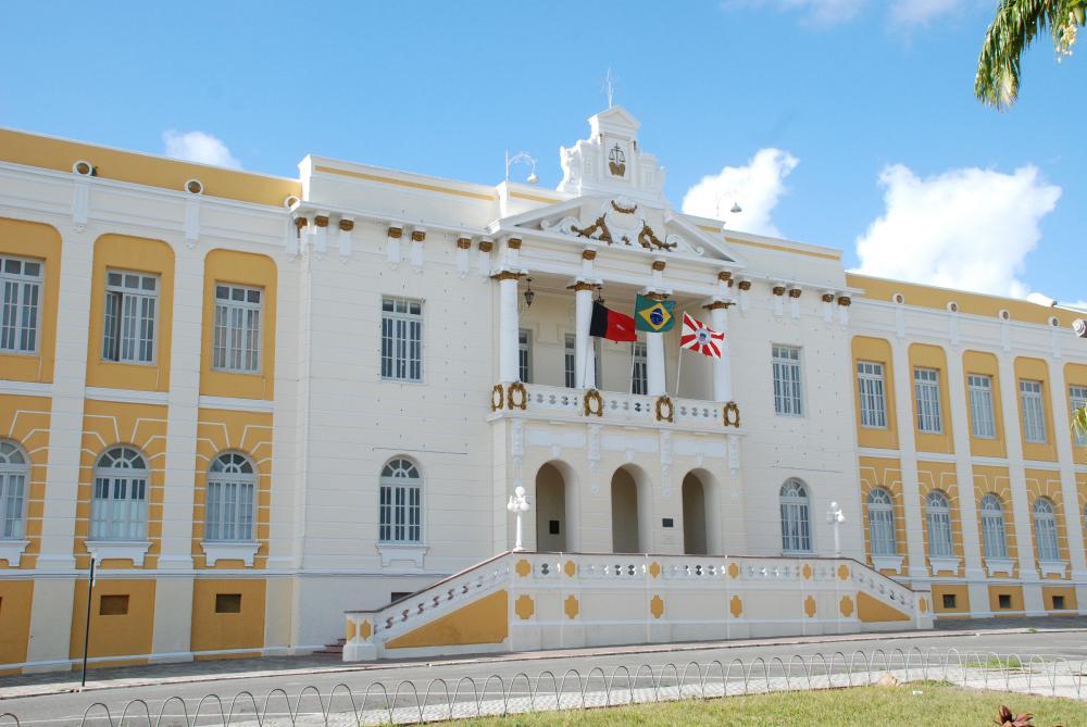 TJPB divulga edital de concurso com vagas nas áreas Jurídica, TI e Contabilidade